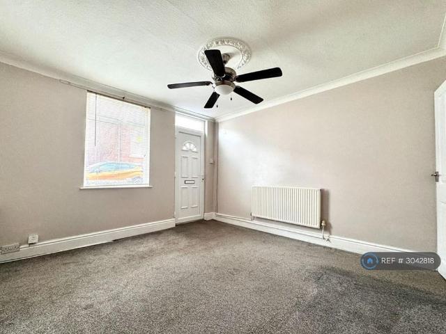 2 bedroom end of terrace house to rent