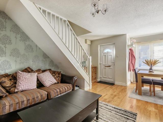 2 bedroom terraced house to rent