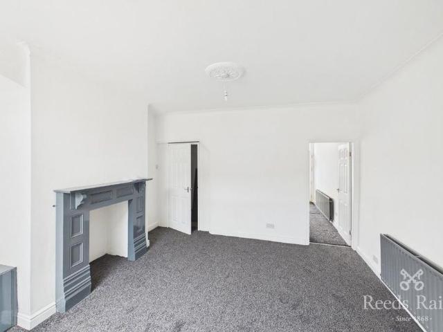 2 bedroom end of terrace house to rent