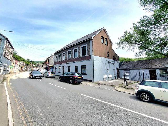 2 bedroom end of terrace house to rent