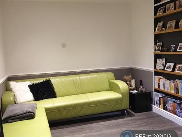 2 bedroom end of terrace house to rent