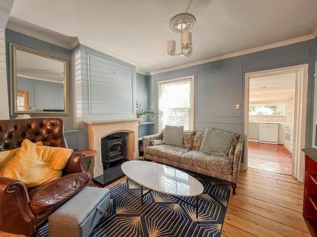 2 bedroom end of terrace house to rent