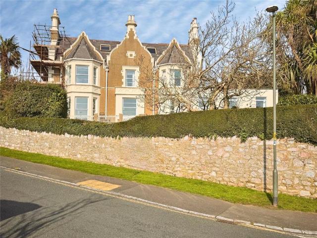 2 bedroom end of terrace house to rent