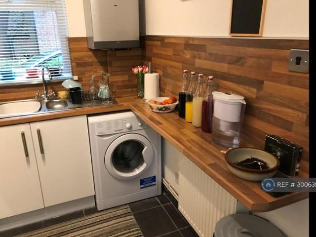 2 bedroom end of terrace house to rent