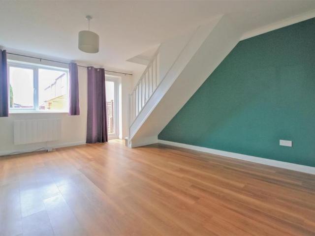 2 bedroom end of terrace house to rent