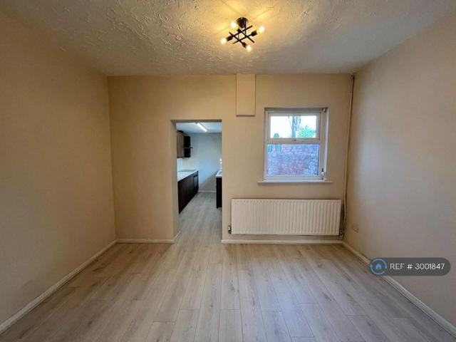 2 bedroom end of terrace house to rent