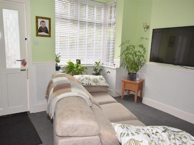 2 bedroom end of terrace house to rent