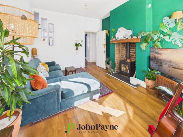 2 bedroom end of terrace house to rent
