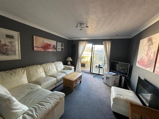 2 bedroom end of terrace house to rent