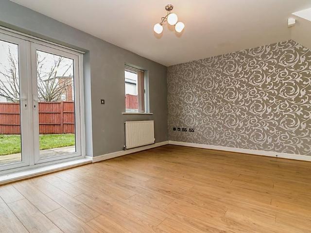 2 bedroom end of terrace house to rent