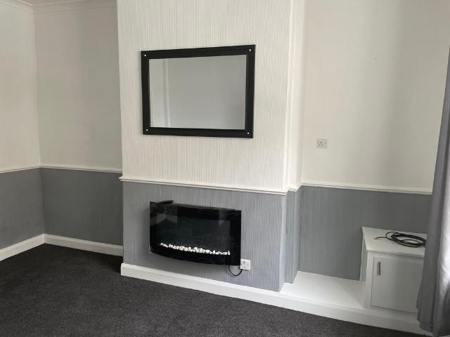 2 bedroom end of terrace house to rent