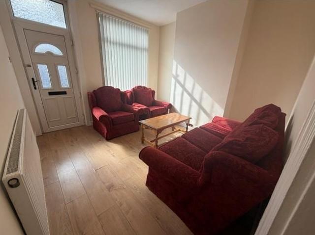 2 bedroom end of terrace house to rent