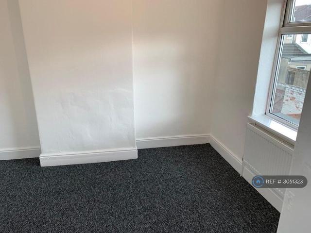 2 bedroom end of terrace house to rent