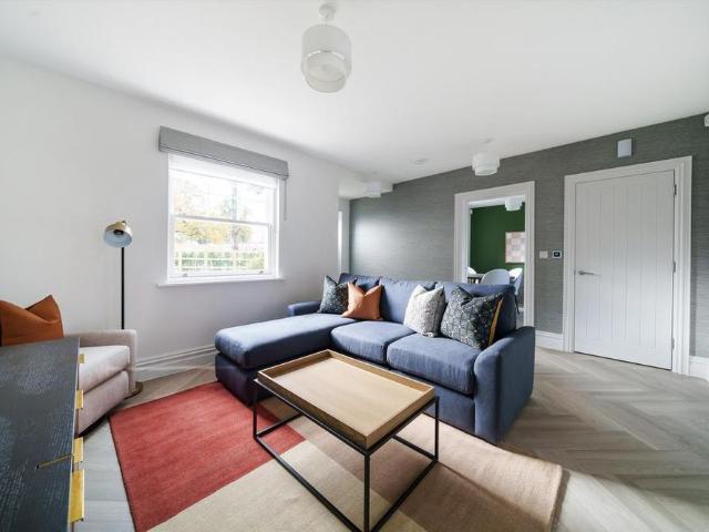 2 bedroom end of terrace house to rent
