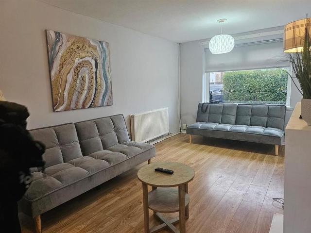 2 bedroom end of terrace house to rent