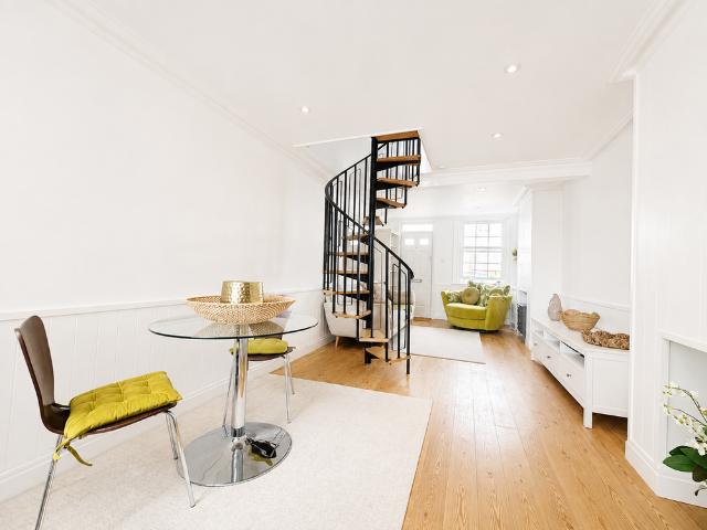 2 bedroom end of terrace house to rent