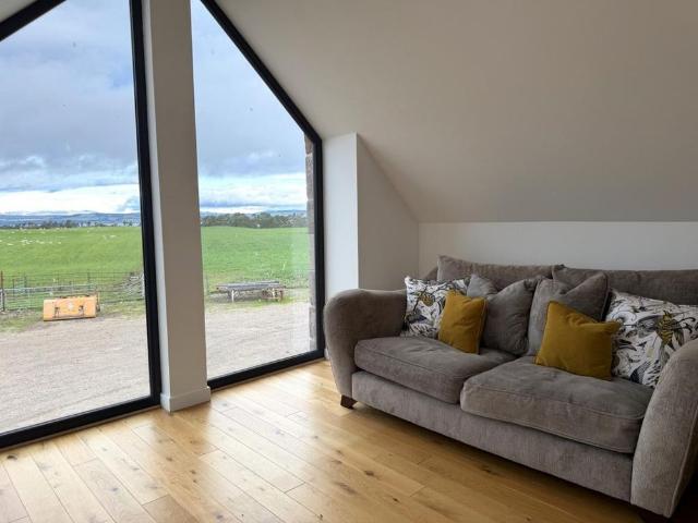 2 bedroom end of terrace house to rent