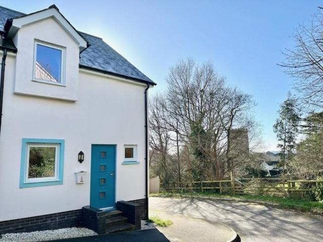 2 bedroom end of terrace house to rent