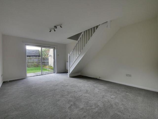 2 bedroom end of terrace house to rent