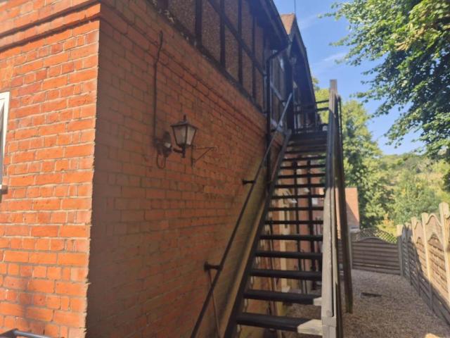 2 bedroom end of terrace house to rent