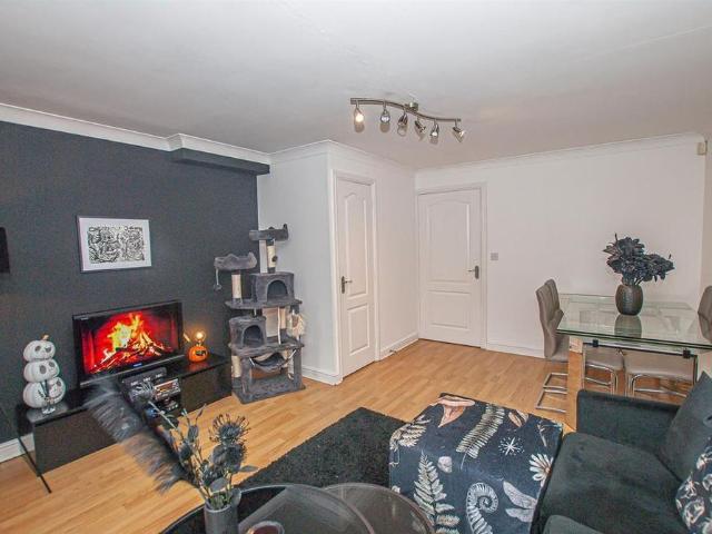 2 bedroom end of terrace house to rent