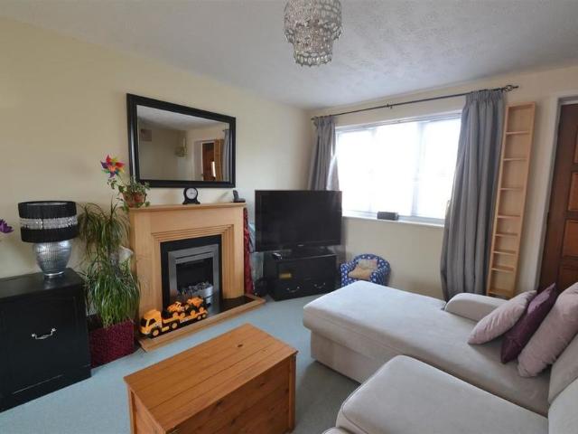 2 bedroom end of terrace house to rent