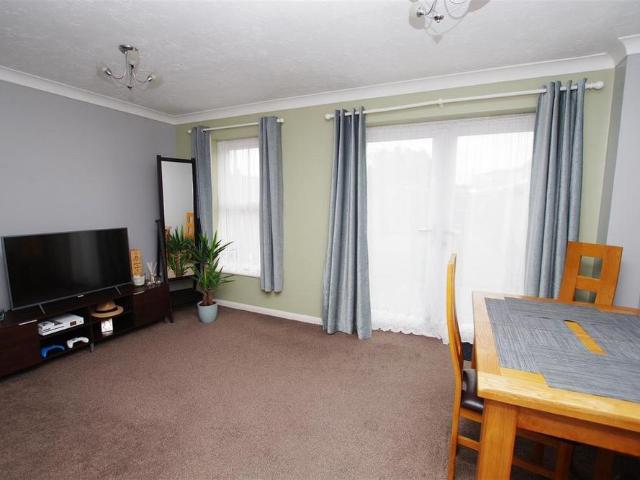2 bedroom end of terrace house to rent