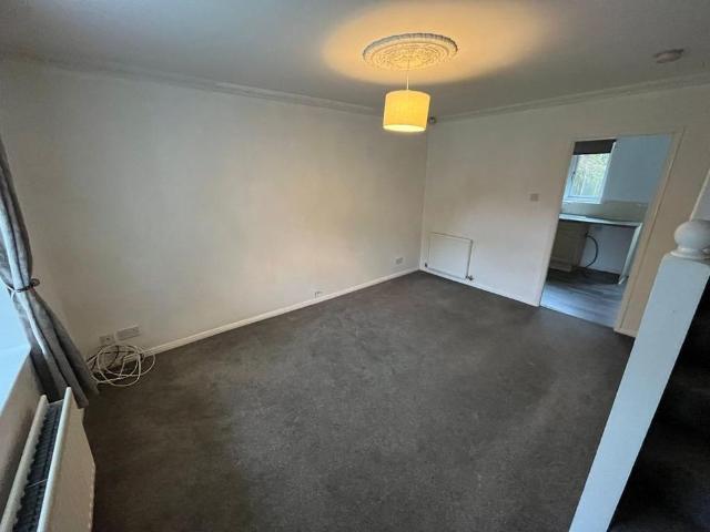 2 bedroom end of terrace house to rent