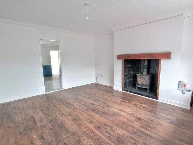 2 bedroom end of terrace house to rent