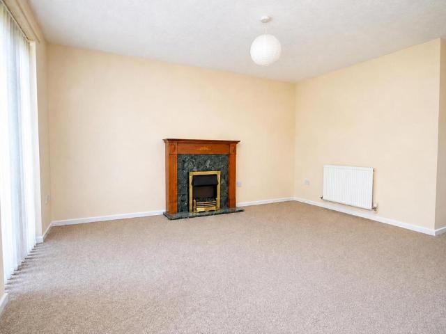 2 bedroom end of terrace house to rent