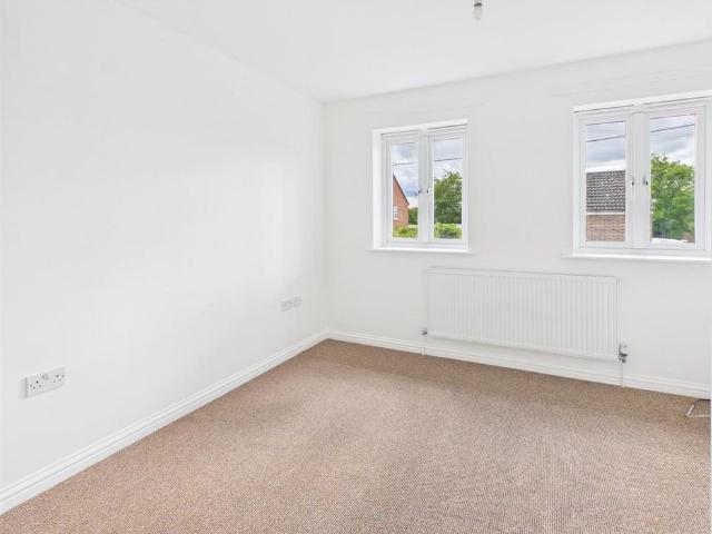 2 bedroom end of terrace house to rent