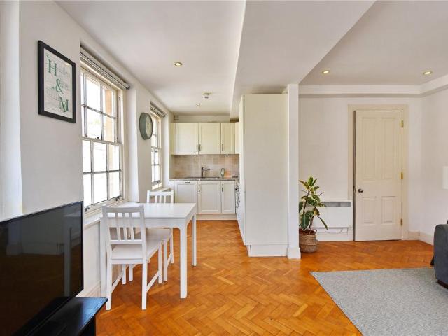 2 bedroom end of terrace house to rent