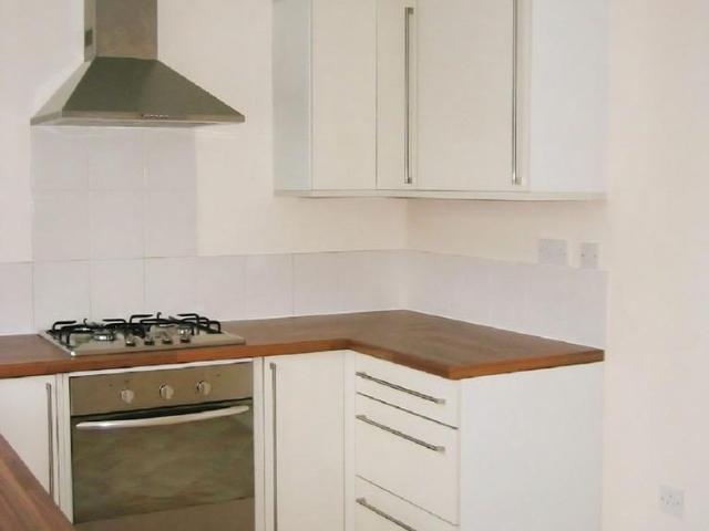 2 bedroom end of terrace house to rent
