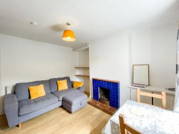 2 bedroom end of terrace house to rent