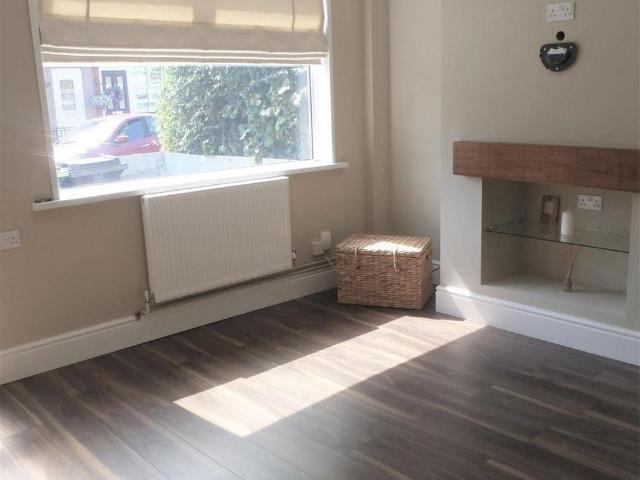 2 bedroom end of terrace house to rent
