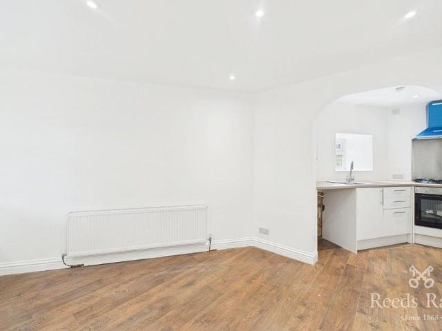 2 bedroom end of terrace house to rent