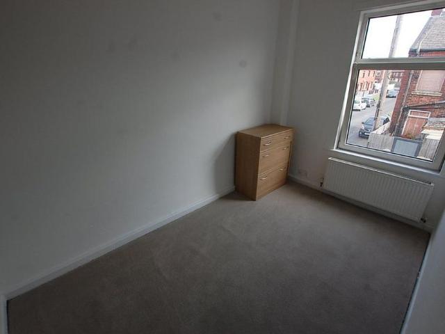 2 bedroom end of terrace house to rent
