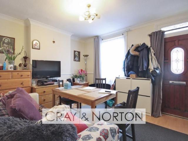 2 bedroom end of terrace house to rent