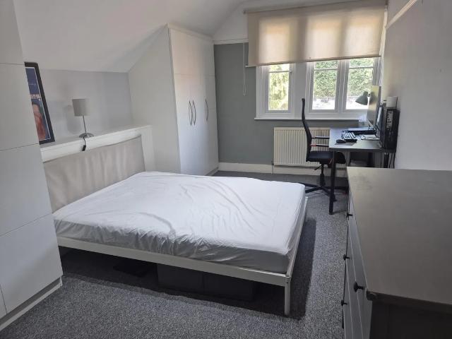 2 bedroom end of terrace house to rent