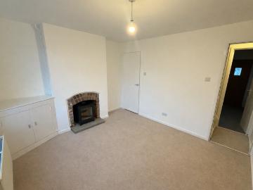2 bedroom end of terrace house to rent
