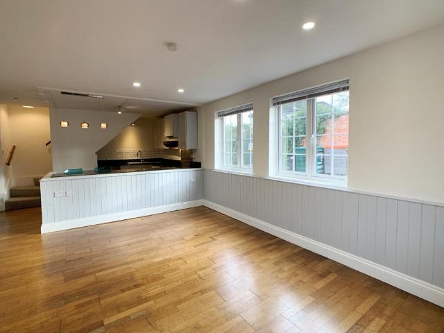 2 bedroom end of terrace house to rent