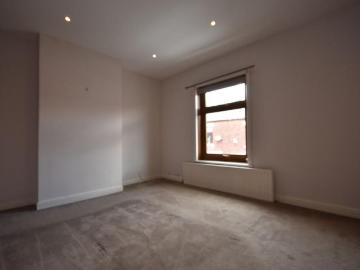 2 bedroom end of terrace house to rent