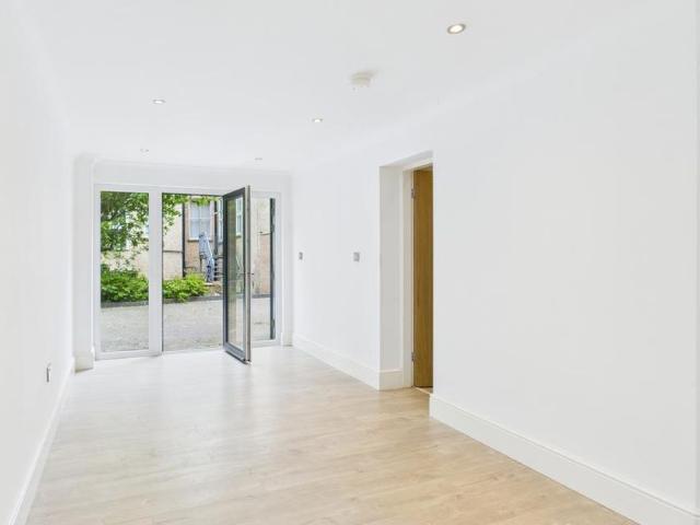 2 bedroom end of terrace house to rent