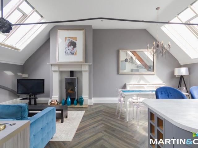 2 bedroom end of terrace house to rent