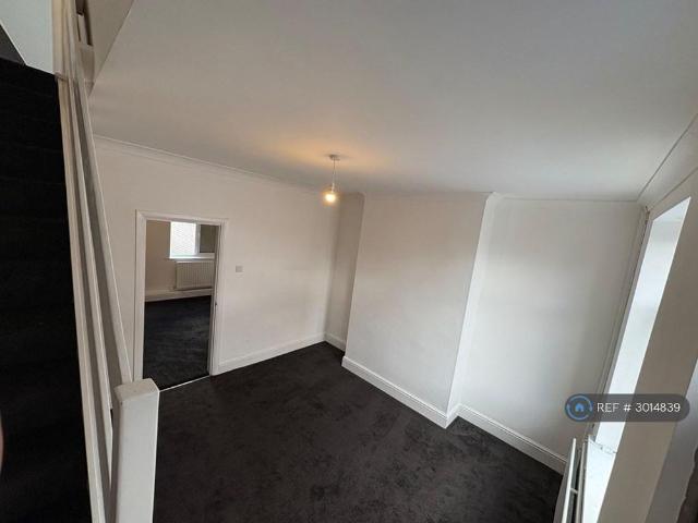 2 bedroom end of terrace house to rent