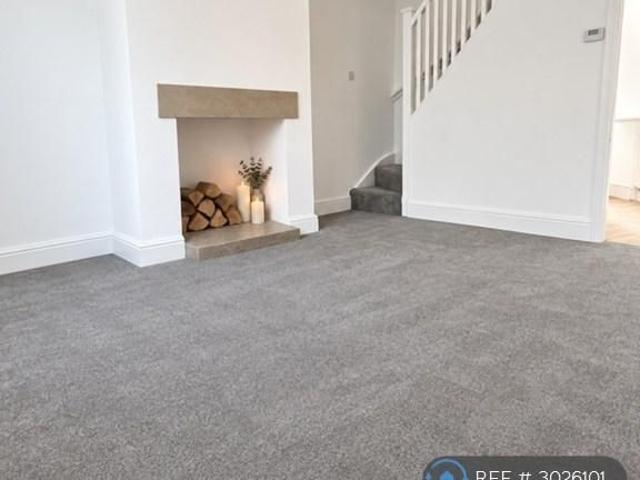 2 bedroom end of terrace house to rent