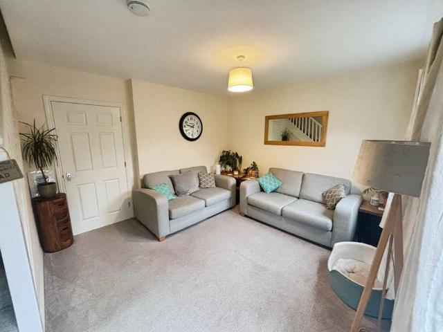 2 bedroom end of terrace house to rent