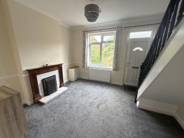 2 bedroom end of terrace house to rent