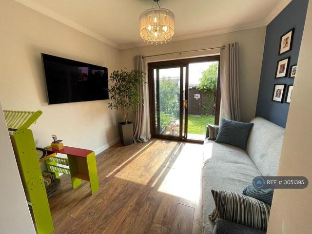 2 bedroom end of terrace house to rent