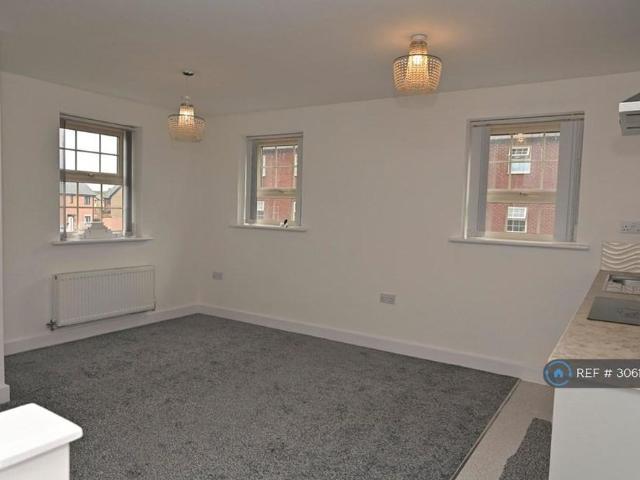 2 bedroom end of terrace house to rent